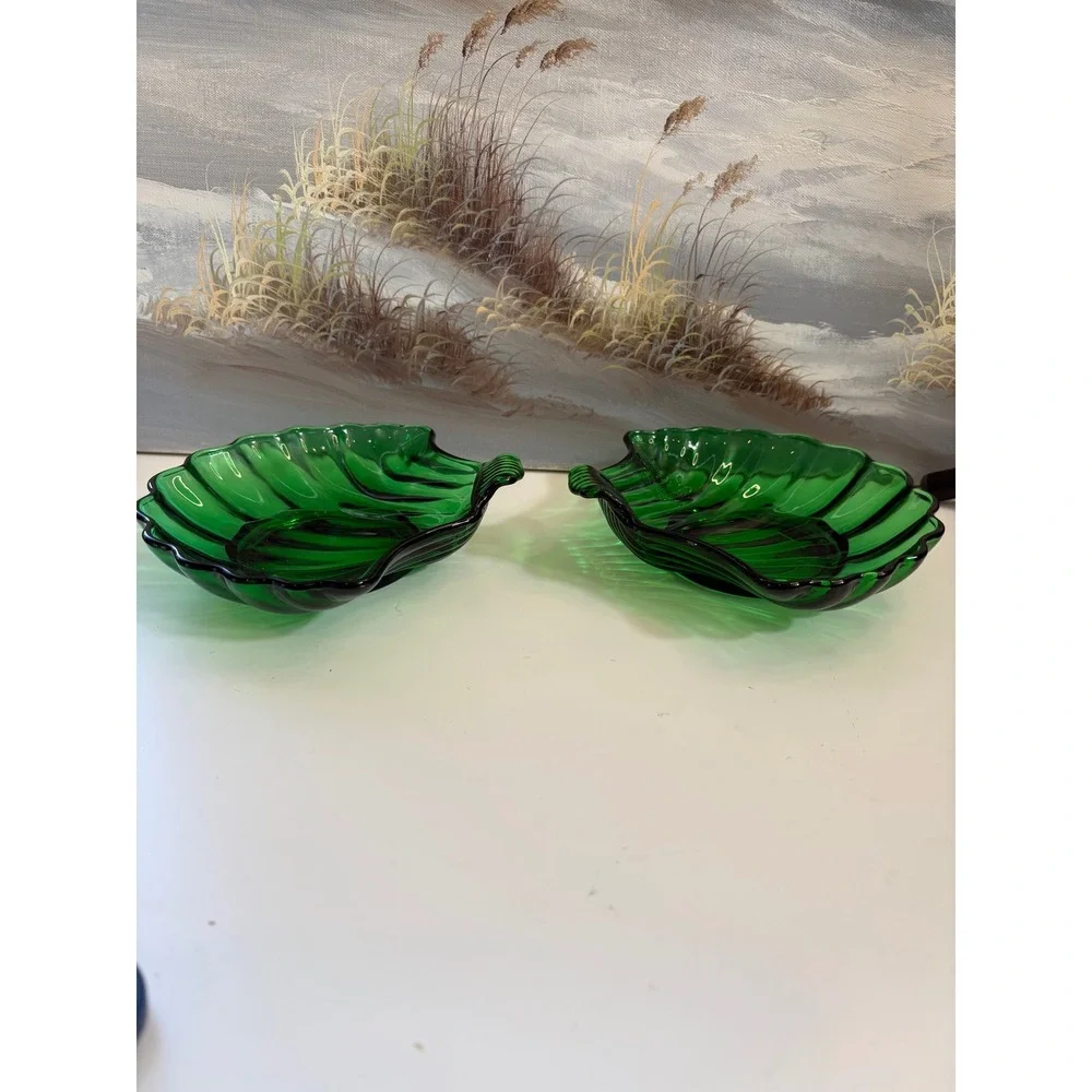 Vintage Emerald Green Glass Seashell Bowls Scalloped Clam‎ Shell Dish Set of 2